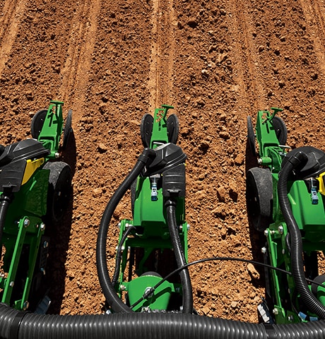 שתילה וזריעה של שדה עם משתלת סדרת John Deere 1700