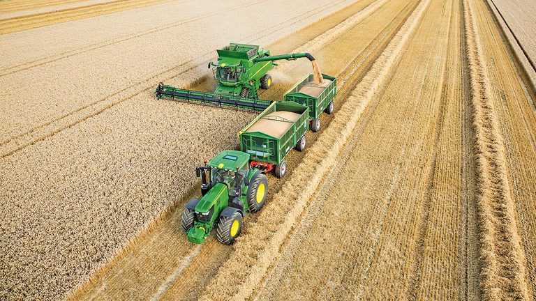 קומביין מסדרת John Deere S פורק תבואה לגרורים דואליים הנגררים ע&quot;י טרקטור